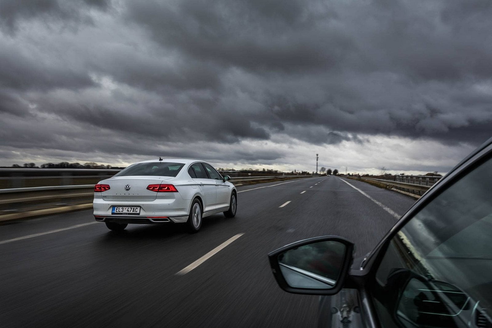 2020-05-skoda-superb-iv-vs-passat-gte-20.jpg
