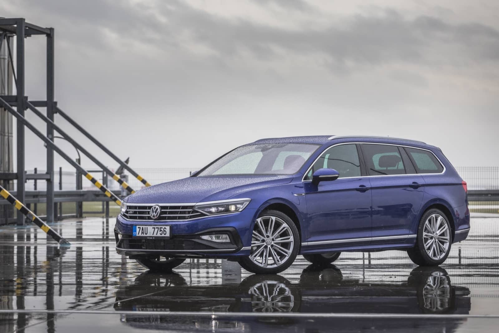 2019-11-Volkswagen-Passat-Variant-00022.jpg