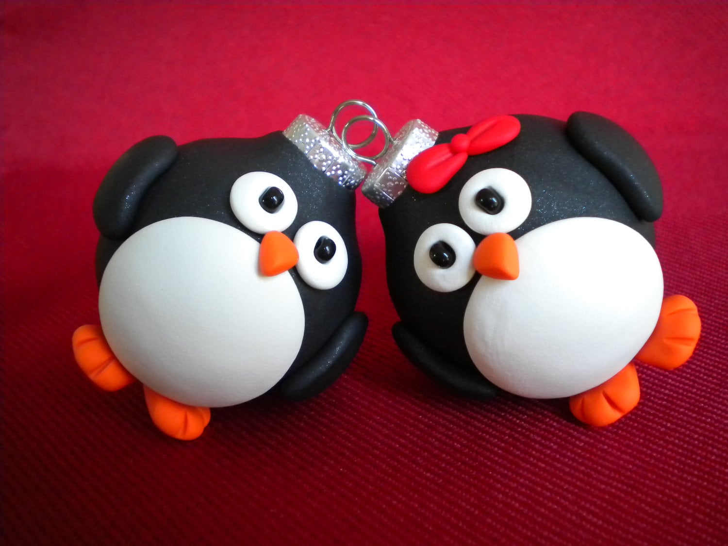 Taky máte na stromečku vánoční ozdoby s tučňáky? My v redakci jo! (vážně)