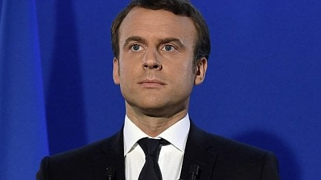 Náhledový obrázek - Symbolická cesta. Macron pod Mont Blankem ujišťoval, že zelená politika má prioritu