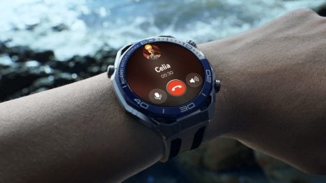 Chytré hodinky Huawei nově podporují bezkontaktní platby, firma si poradila se sankcemi