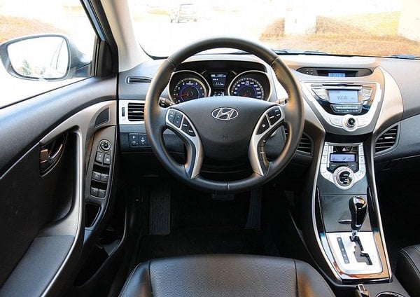 2015-01-hyundai-elantra-16-3.jpg