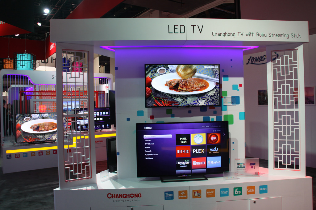 Premiér Sobotka navštívil továrnu Changhongu v Nymburce