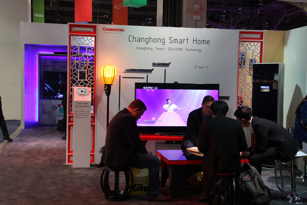 Premiér Sobotka navštívil továrnu Changhongu v Nymburce