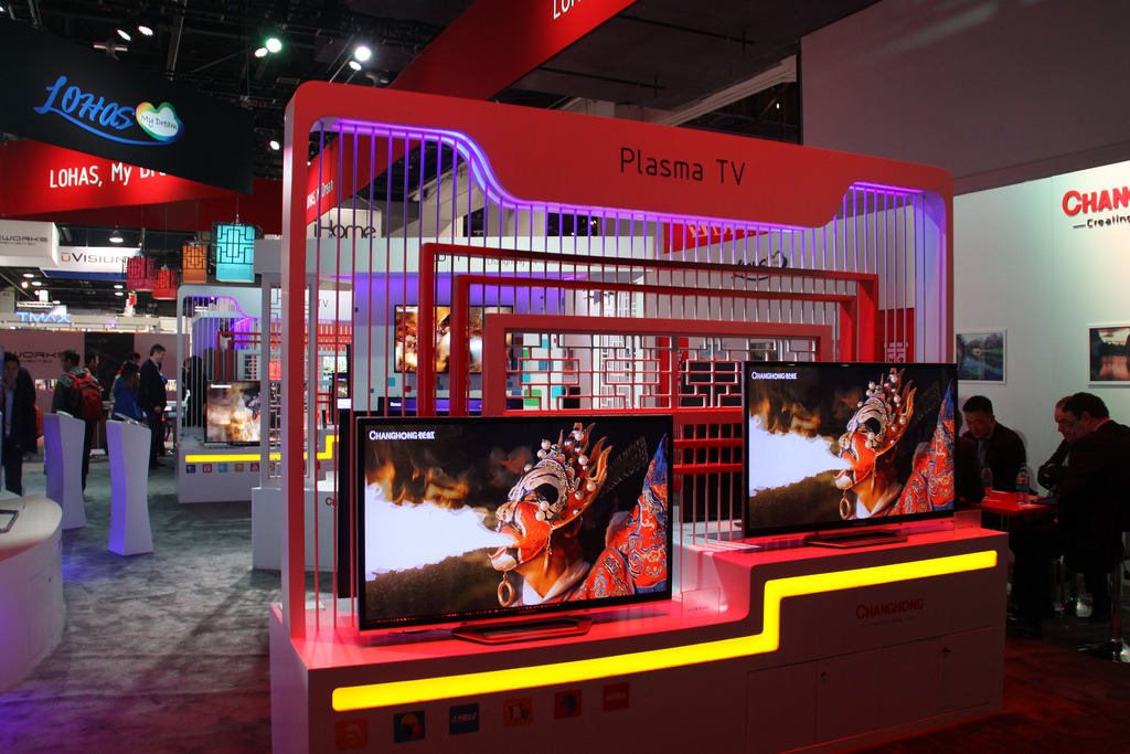 Premiér Sobotka navštívil továrnu Changhongu v Nymburce