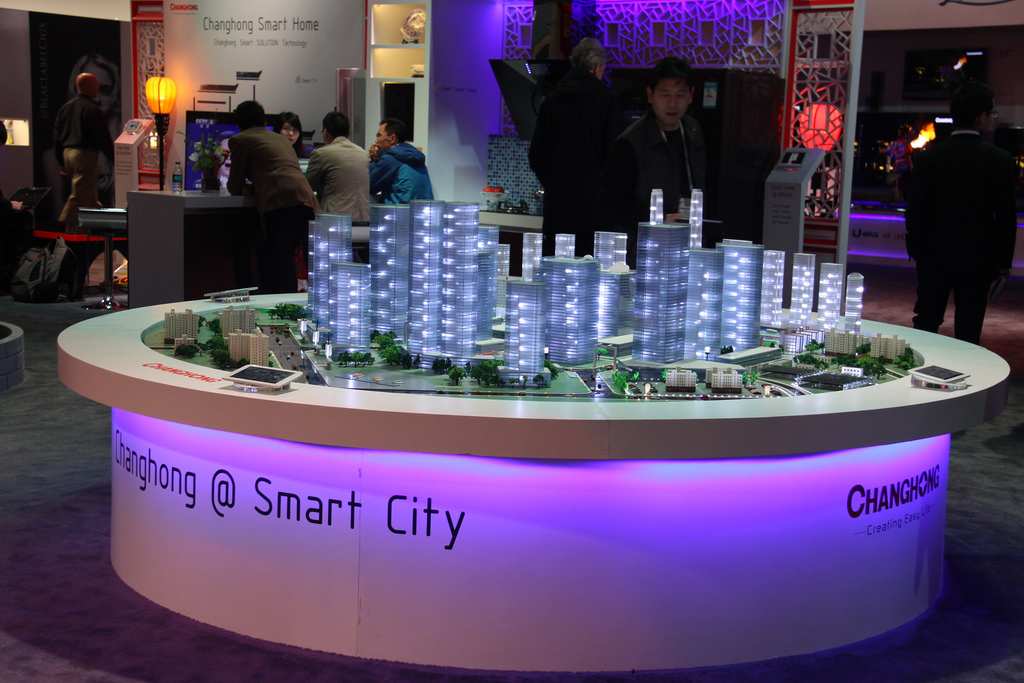 Premiér Sobotka navštívil továrnu Changhongu v Nymburce