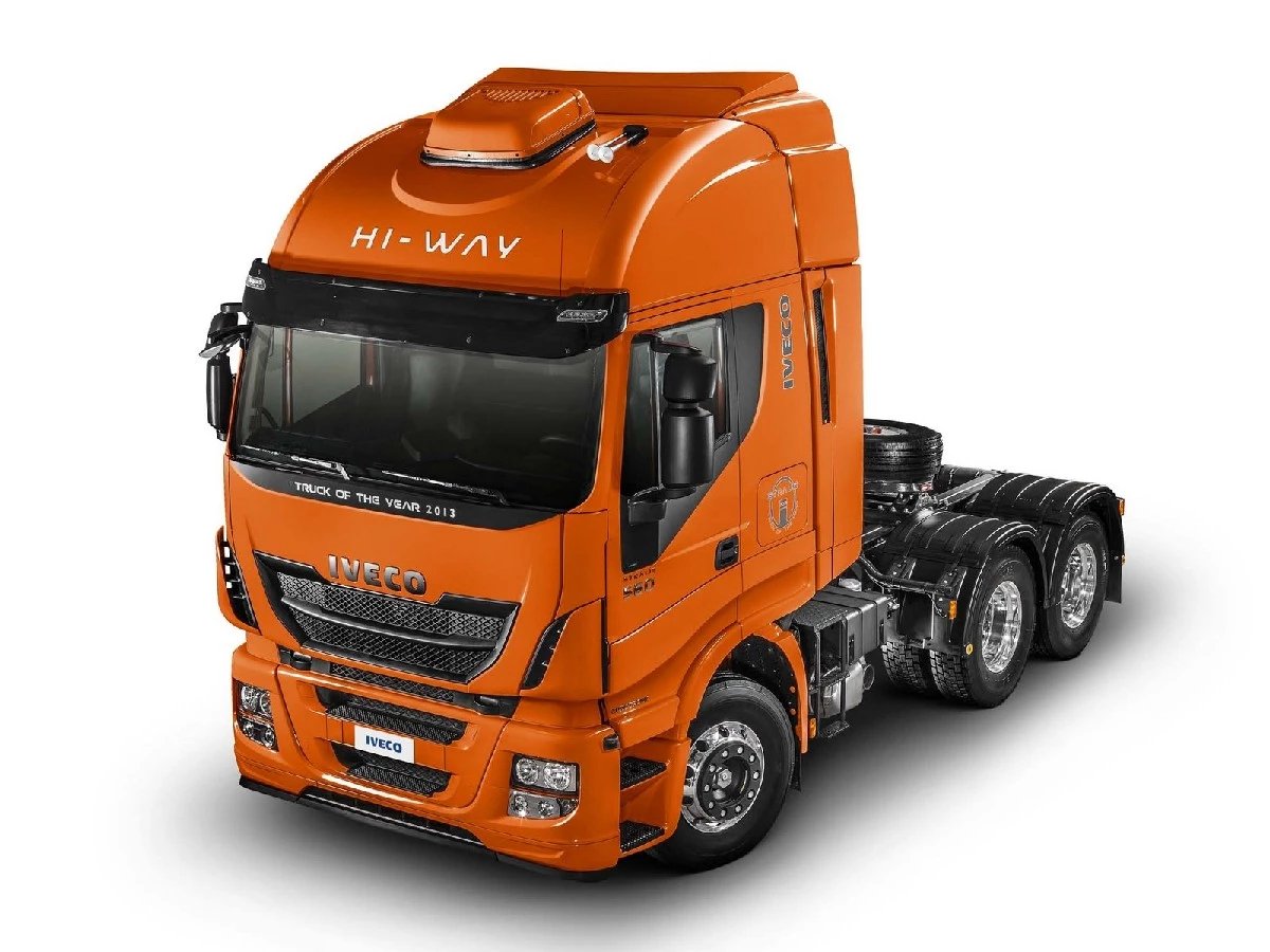 Vyznamenaným tahačem bylo Iveco Hi-Way (zkuste si typový název přečíst správně anglicky a hned poznáte, co se za ním skrývá). Tahač dostal čestný titul před dvanácti lety