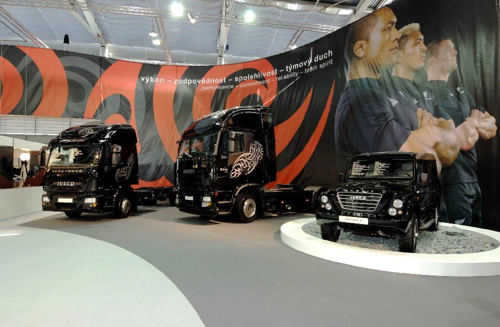 / V rámci pražské výstavy užitkových vozidel Autotec 2008 se prezentovala řada výrobků koncernu Iveco, mezi nimi i terénní Massif