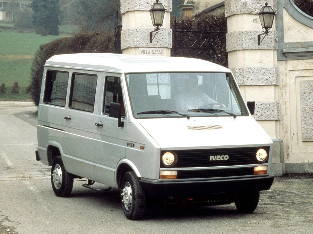 První generace Iveco Daily se objevila na sklonku sedmdesátých let a vycházela z totožných modelů značek Fiat a OMx;