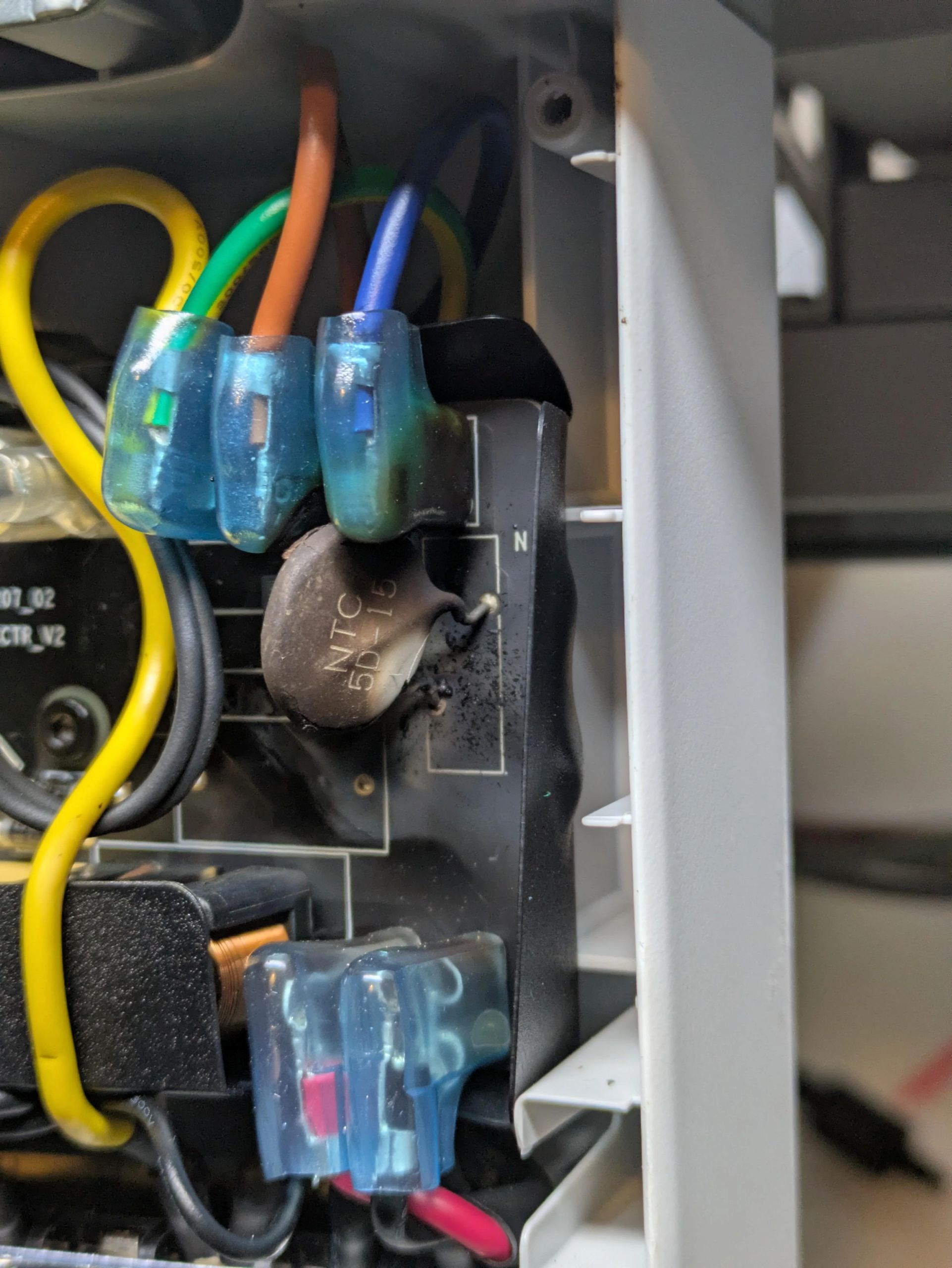 Spálený NTC termistor