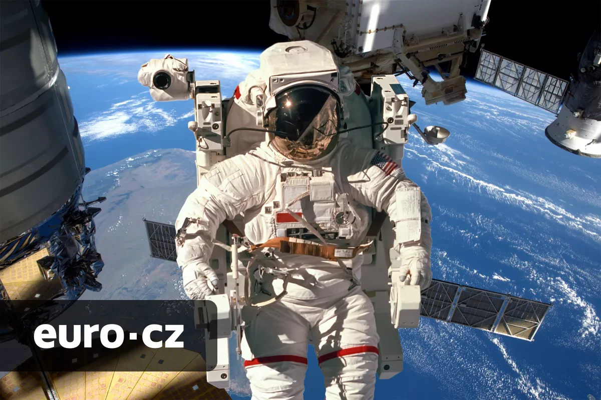 Od pašování sendvičů k proteinovým tyčinkám ze vzduchu. Co jedí astronauti ve vesmíru?