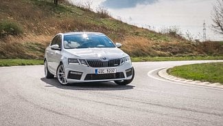 Náhledový obrázek - Škoda Octavia ve verzích RS a Scout se moc nezměnila. Pořád jezdí výborně (první jízdní dojmy)