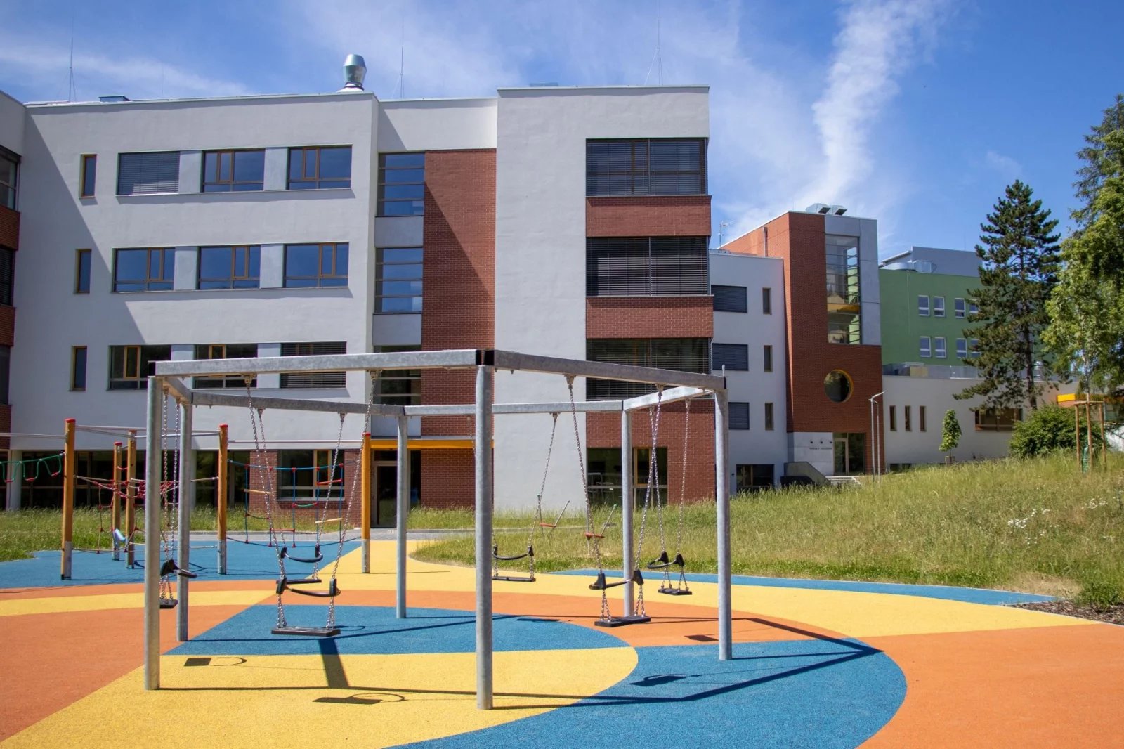Jeho součástí jsou i ambulance pro děti a denní psychiatrický stacionář. Je určen dětem od šesti do dvanácti let. Z hlediska věku je zatím jediným takovým zařízením v ČR.