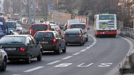 Náhledový obrázek - Praha chce zrychlit MHD. Autobusy dostanou své pruhy