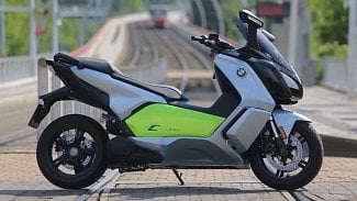 Náhledový obrázek - Test elektrického skútru BMW C Evolution: Pod proudem