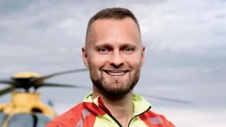 První pomocí nemůžete ublížit a naučit se jí může opravdu každý, říká lékař Marek Dvořák z královéhradecké záchranky.