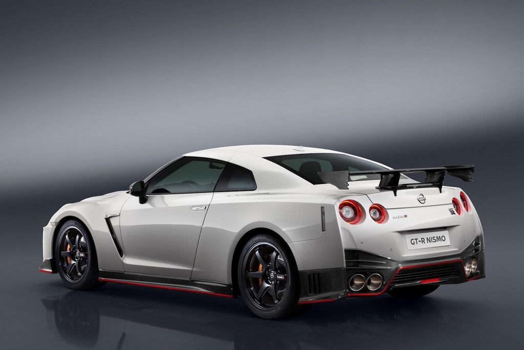 2015-10-nissan-gt-r-nismo-7.jpg