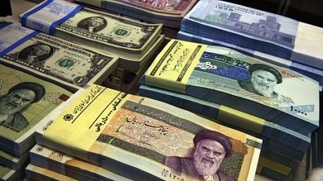 Náhledový obrázek - Írán bojuje s ekonomickou krizí, na bankovkách chce škrtnout čtyři nuly