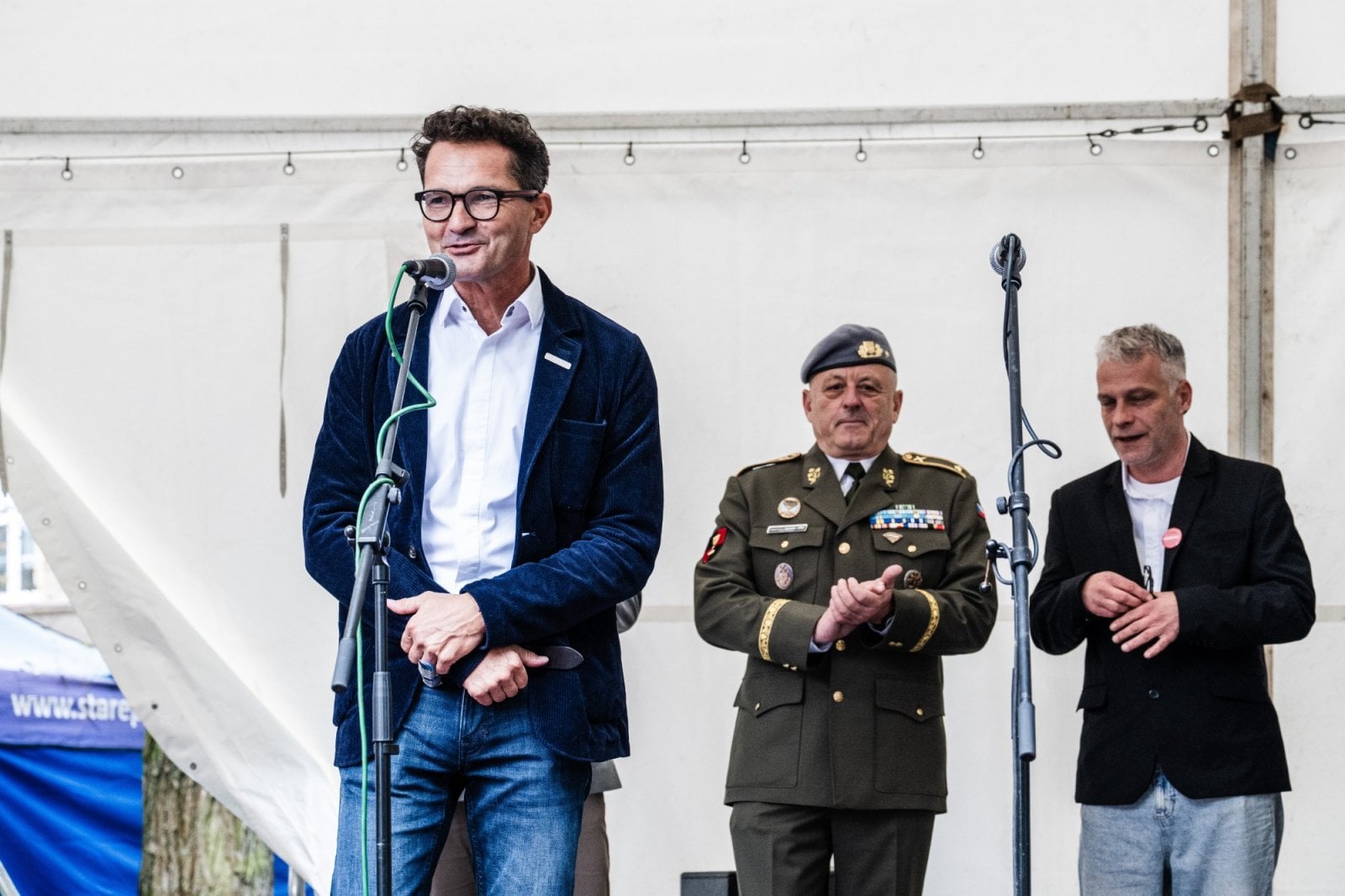 Richard Hrbáč, majitel společnosti Merkur Toys před mikrofonem