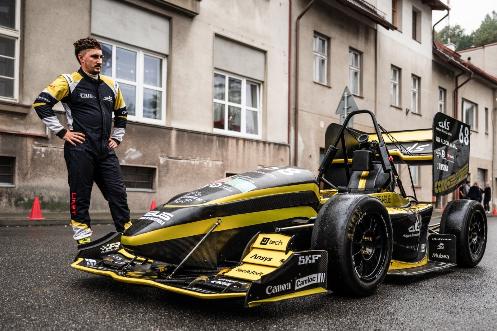 Závodní vůz SPŠOW Racing Team při oslavách 100 let Merkuru