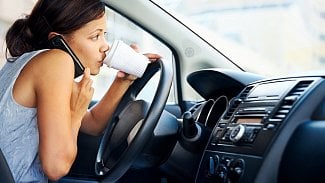 Náhledový obrázek - Studie: Používání hands-free je stejně nebezpečné jako držení mobilu v ruce