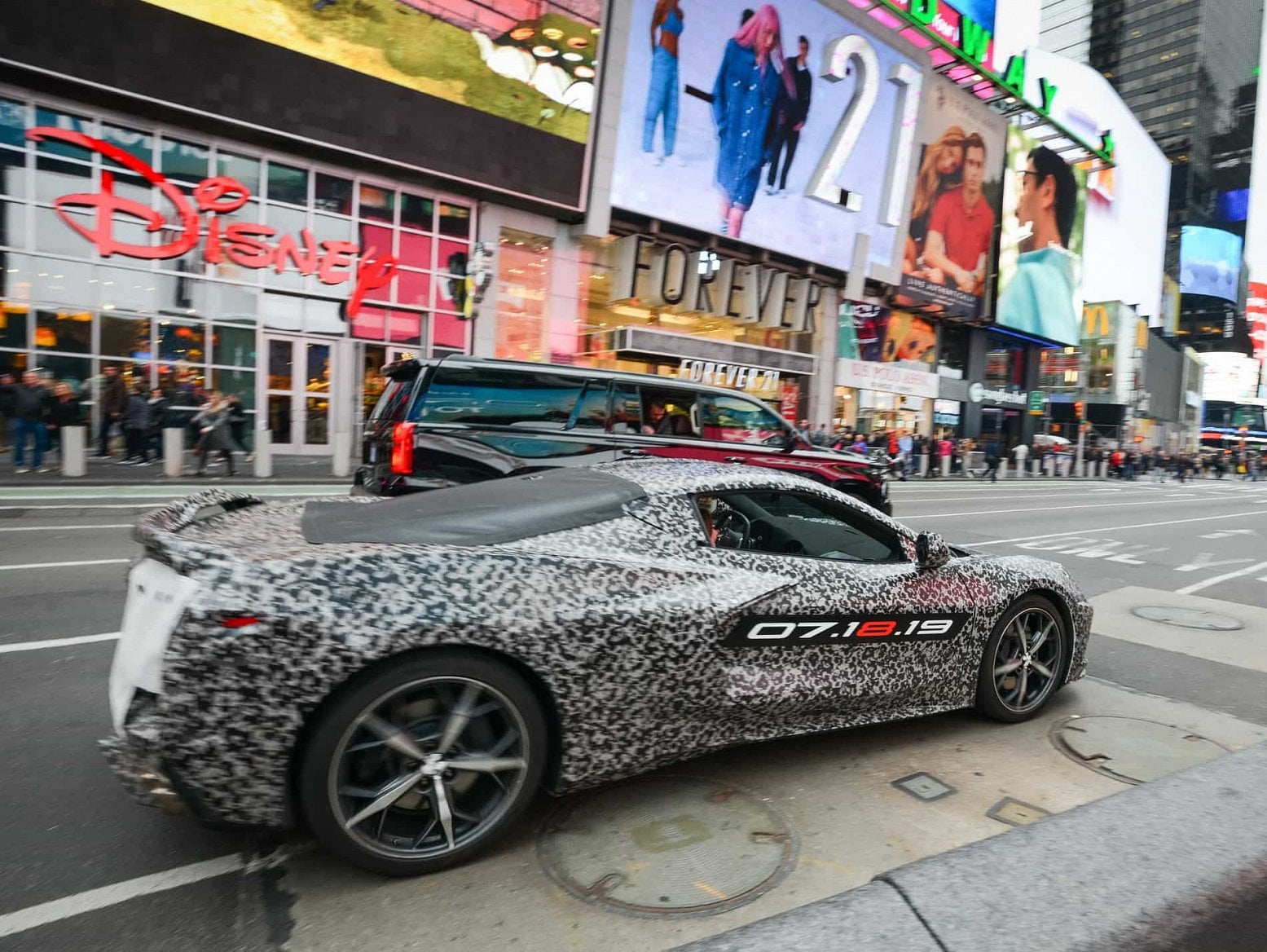 2019-07-Chevrolet-Corvette-C8_1.jpg