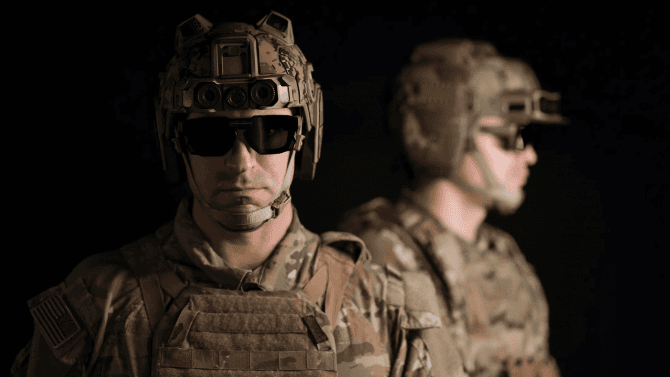 Trumpovi fanoušci Peter Thiel a Palmer Luckey tvoří augmentované vojáky. Na AR pro armády se dělá i v ČR