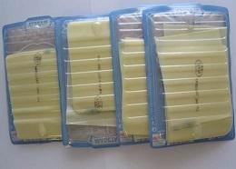 Moravský bochník plátky; přírodní tvrdý sýr. Kategorie: Nebezpečné potraviny. Nevyhovující parametr: plísně okem viditelné. Na povrchu potraviny se vyskytovala plíseň zelené barvy. Potravina neměla porušený obal. Při kontrole nebyly zjištěny nevyhovující teploty skladování tohoto výrobku. Výrobek neměl prošlé datum použitelnosti. Výrobce: 	Madeta, a.s. České Budějovice. Místo kontroly: AHOLD Czech Republic, a.s., Brno