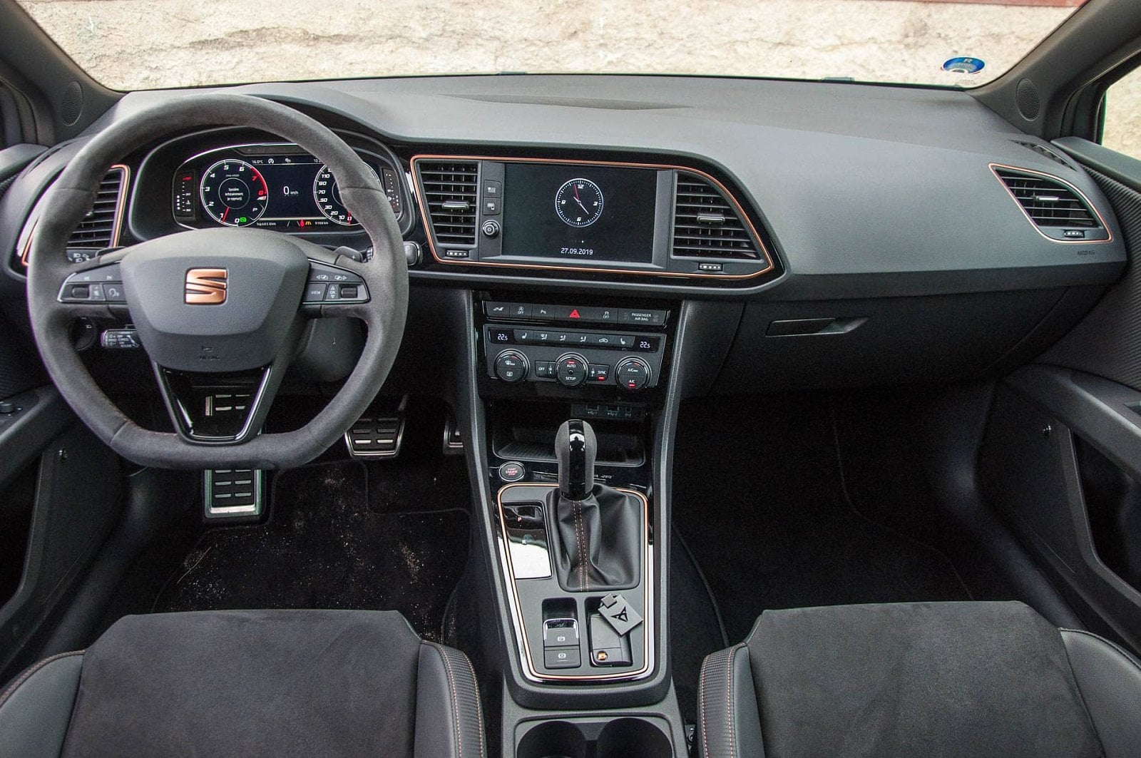 2019-11-seat-leon-cupra-r-st-24-of-39.jpg