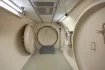 Historická hyperbarická komora váží 50 tun, široká je více než tři metry, dlouhá necelých deset metrů.