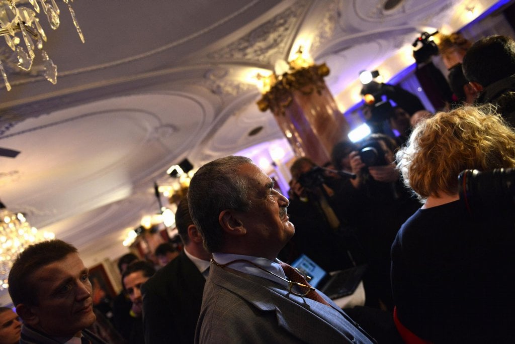 2010-07-schwarzenberg-se-s-klacky-pod-nohy-od-zemana-vypoc599c3a