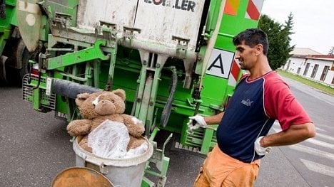 Náhledový obrázek - Nevytříděný odpad v popelnici? Popeláři ji neodvezou, oznámilo sdružení