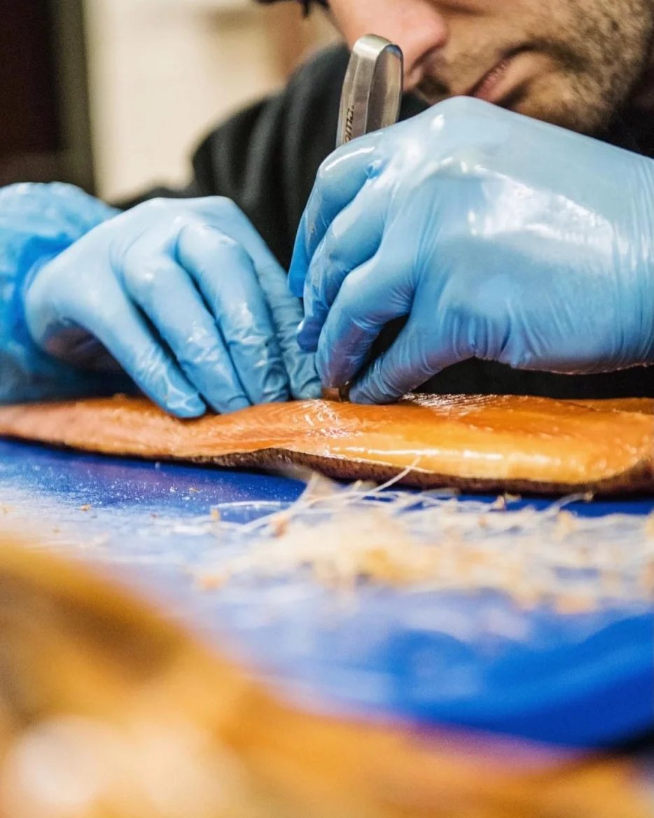 Vykosťování ryb (Trnečka Smoked Fish)