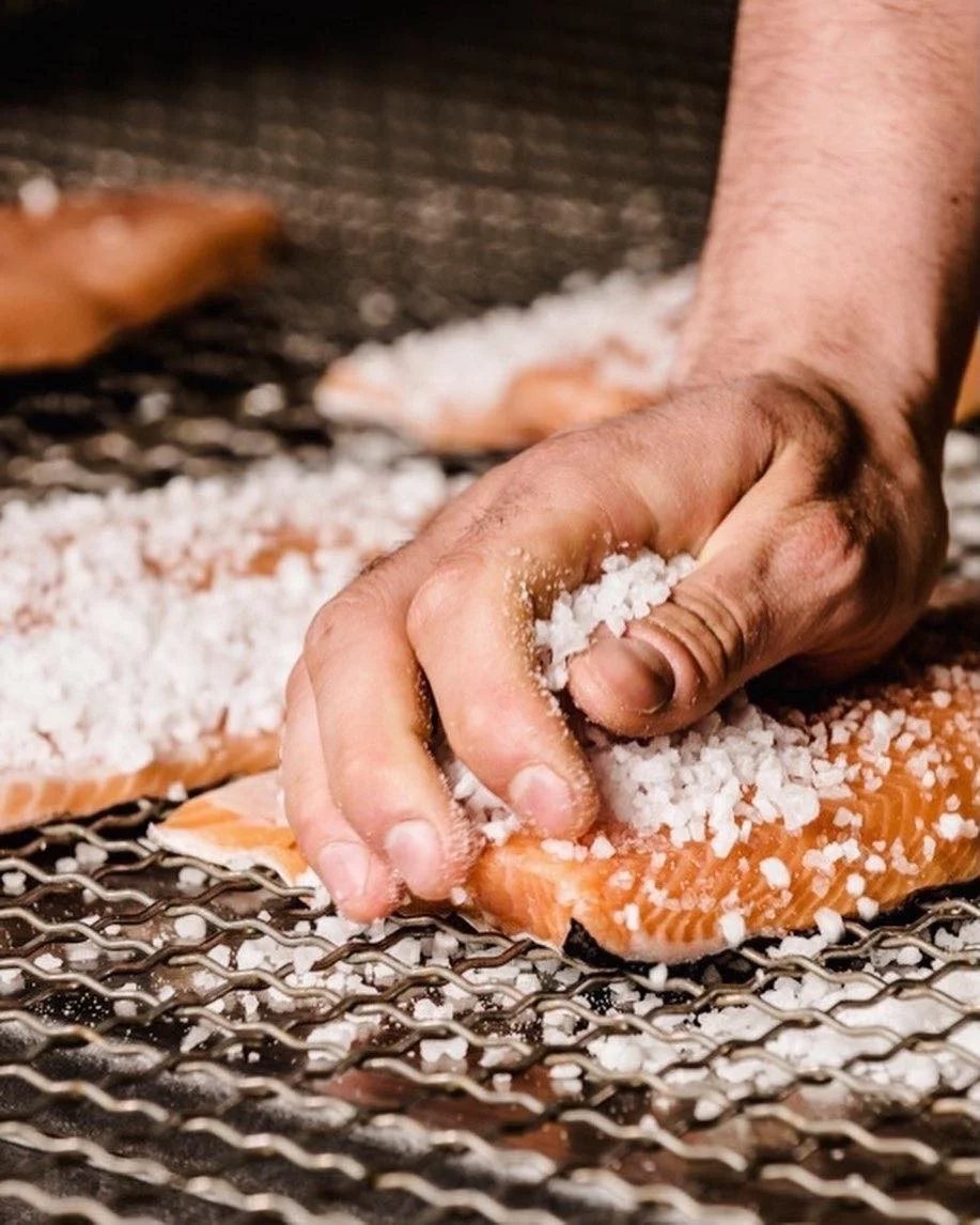 Příprava ryb k uzení - nasolování (Trnečka Smoked Fish)