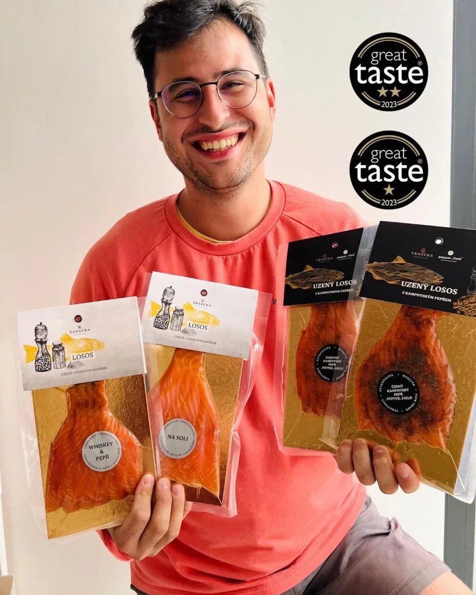 Stanislav Trnečka z Trnečka Smoked Fish s produkty oceněnými Great Taste