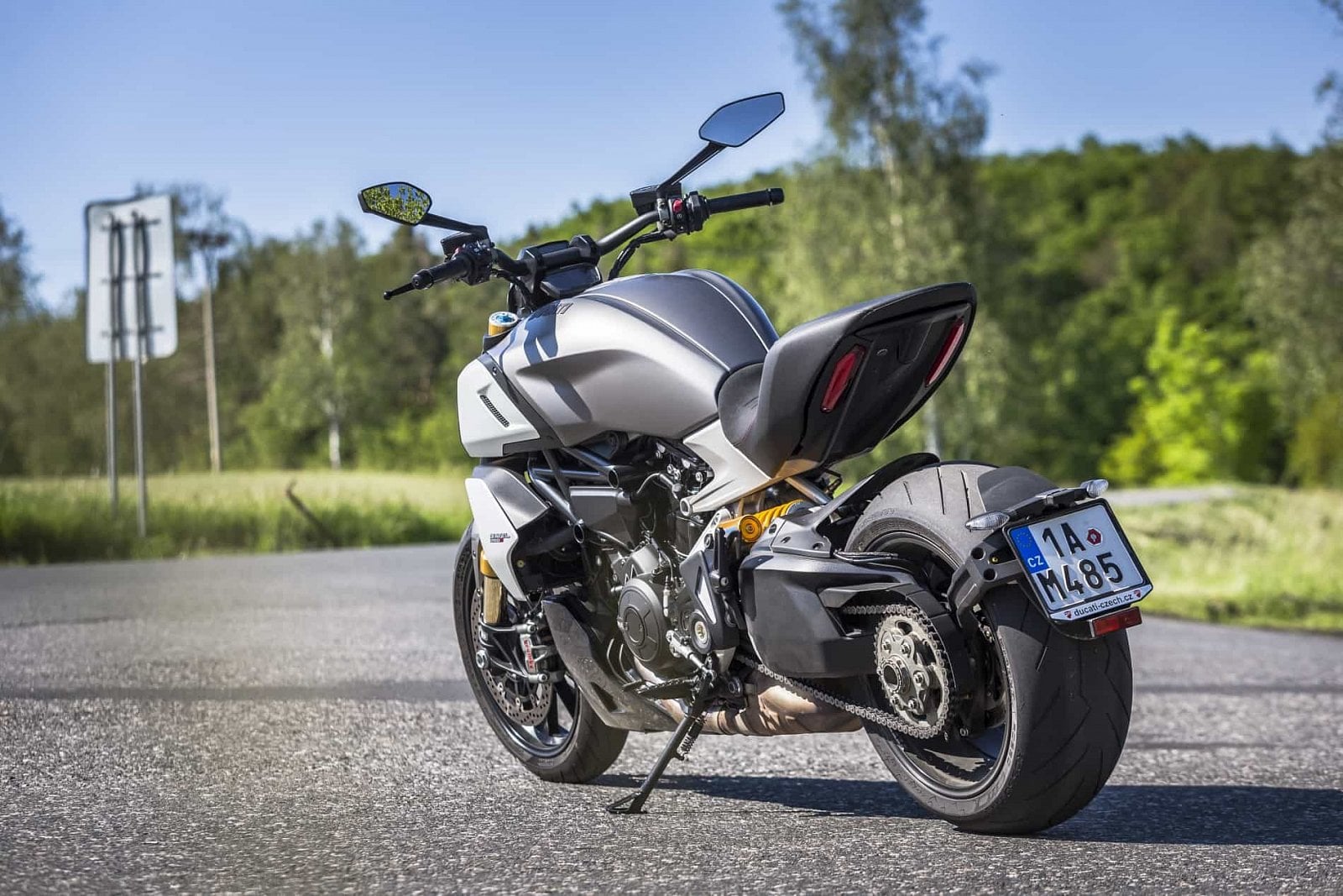 2019-10-aDMB2019_FXDR114vs.Diavel1260S-9091.jpg