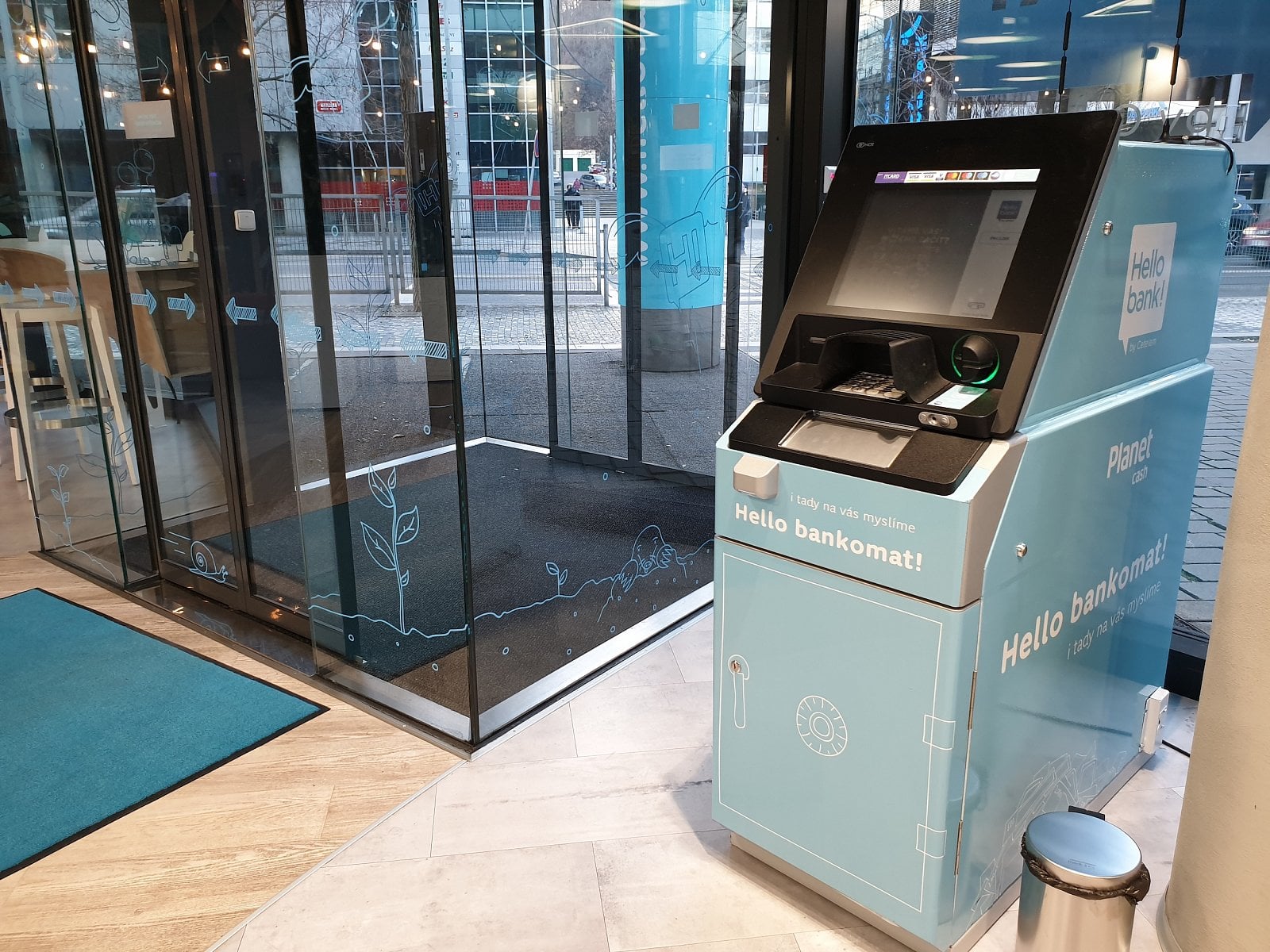 Bankomat Hello bank! v centrále banky (Karla Engliše 3208/5, 150 00 Praha 5)