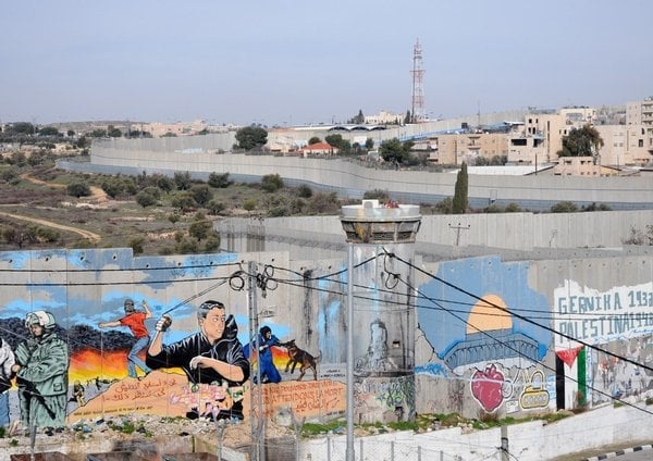 2018-08-ramallc3a1h-symbol-ekonomickc3a9-politiky-fajc3a1dismu-1