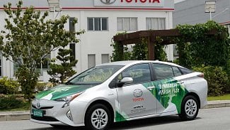 Náhledový obrázek - Toyota odhalila celosvětově první prototyp s hybridním pohonem flexible fuel