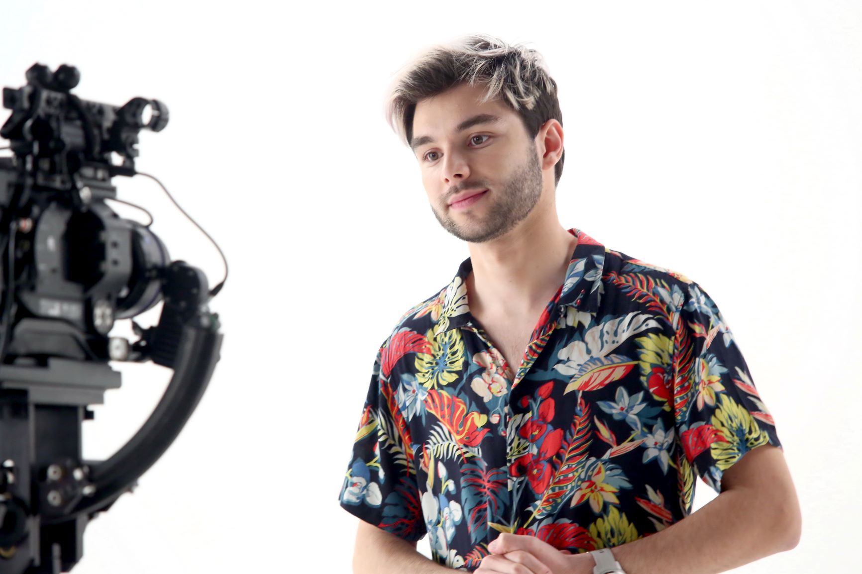 Populární uživatel TikToku Adam Kajumi bude jednou z postav v nové každodenní reality show TV Prima