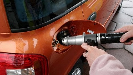 Náhledový obrázek - CNG ano, LPG ne. Stát chce u dálničních poplatků zvýhodnit jen některá ekologická auta