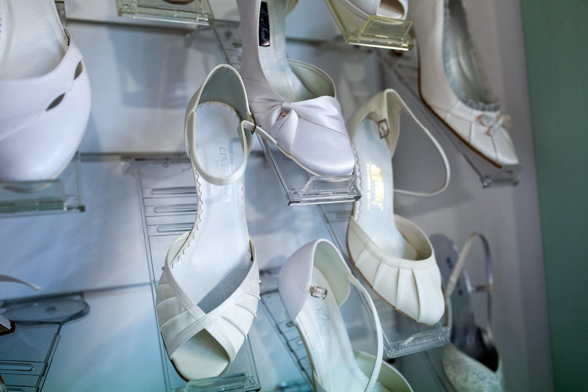 Nahlédněte do první půjčovny společenských šatů v Česku.