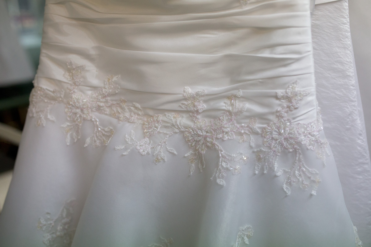 Nahlédněte do první půjčovny společenských šatů v Česku.