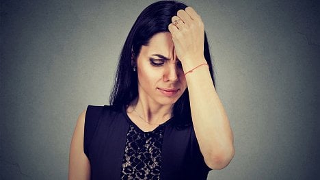 Žena okamžitě přišla o dávky kvůli cizí chybě v platbě výživného