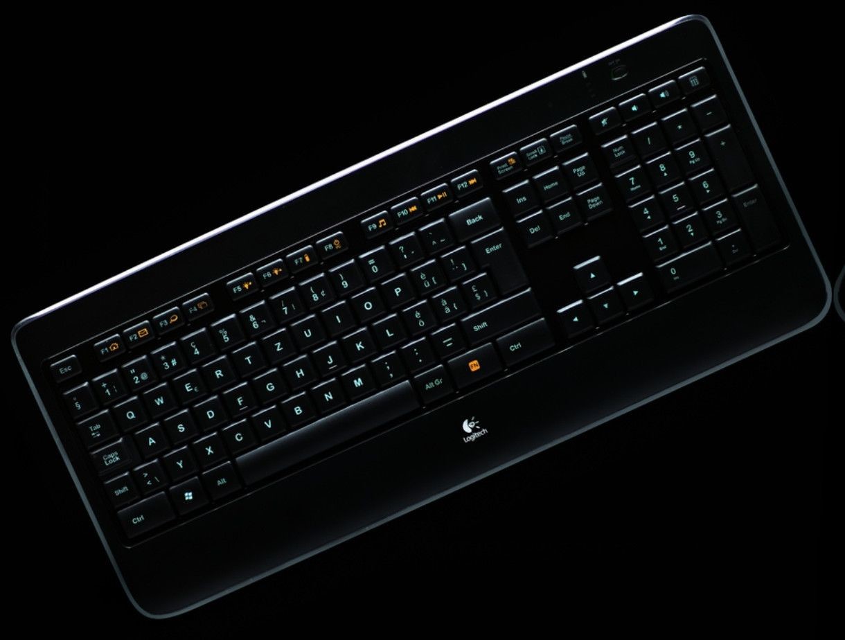 Logitech K800