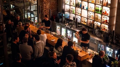 Náhledový obrázek - Sem zajděte na drink! Pražský bar v Almě byl ohodnocen jako 25. nejlepší podnik svého druhu v celé Evropě