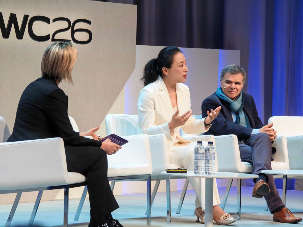 Fang Fei, prezidentka produktů Honor, na panelové diskuzi MWC