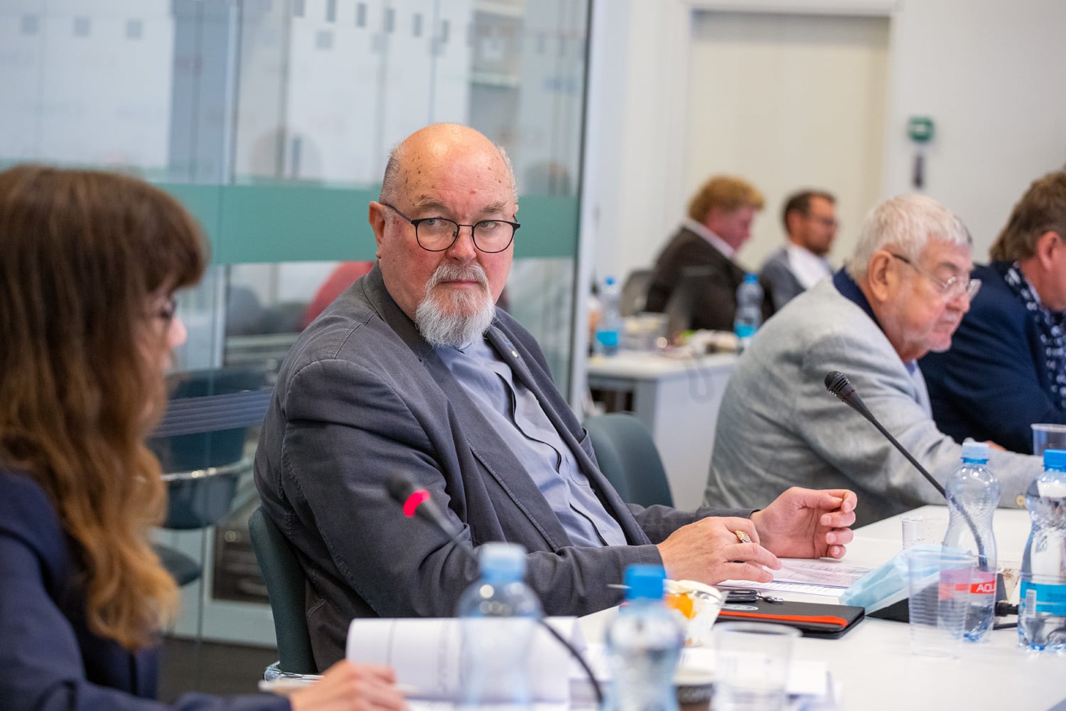 Člen Rady České televize Jaroslav Maxmilián Kašparů, píšící pod jménem Max Kašparů, je český řeckokatolický kněz a psychiatr.