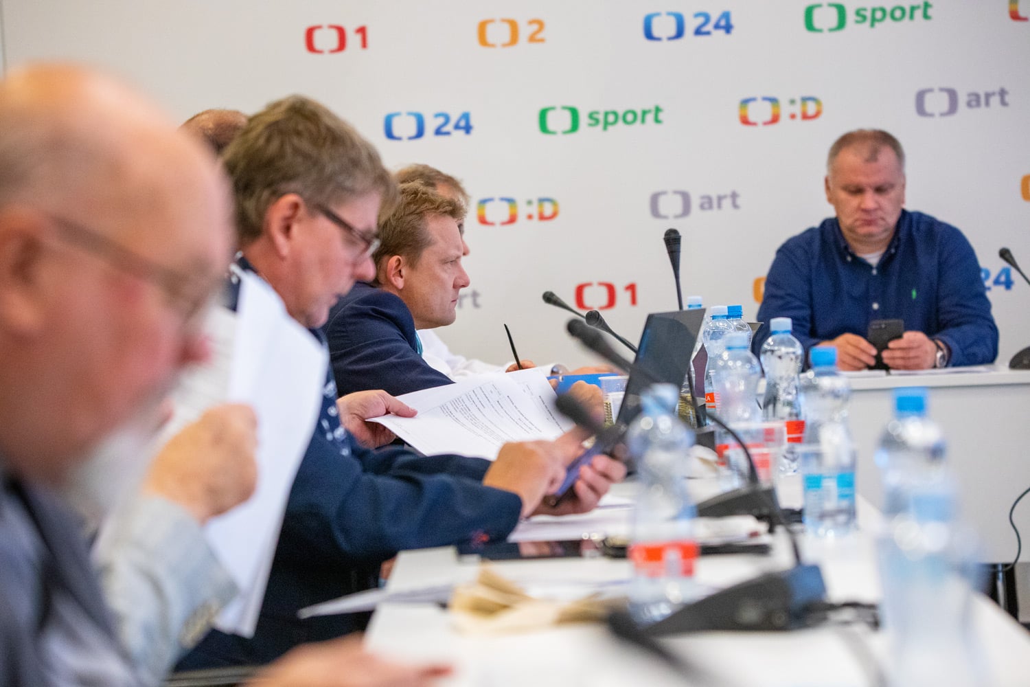 Zleva Vladimír Karmazín, Martin Doktor a René Kühn, členové Rady České televize.