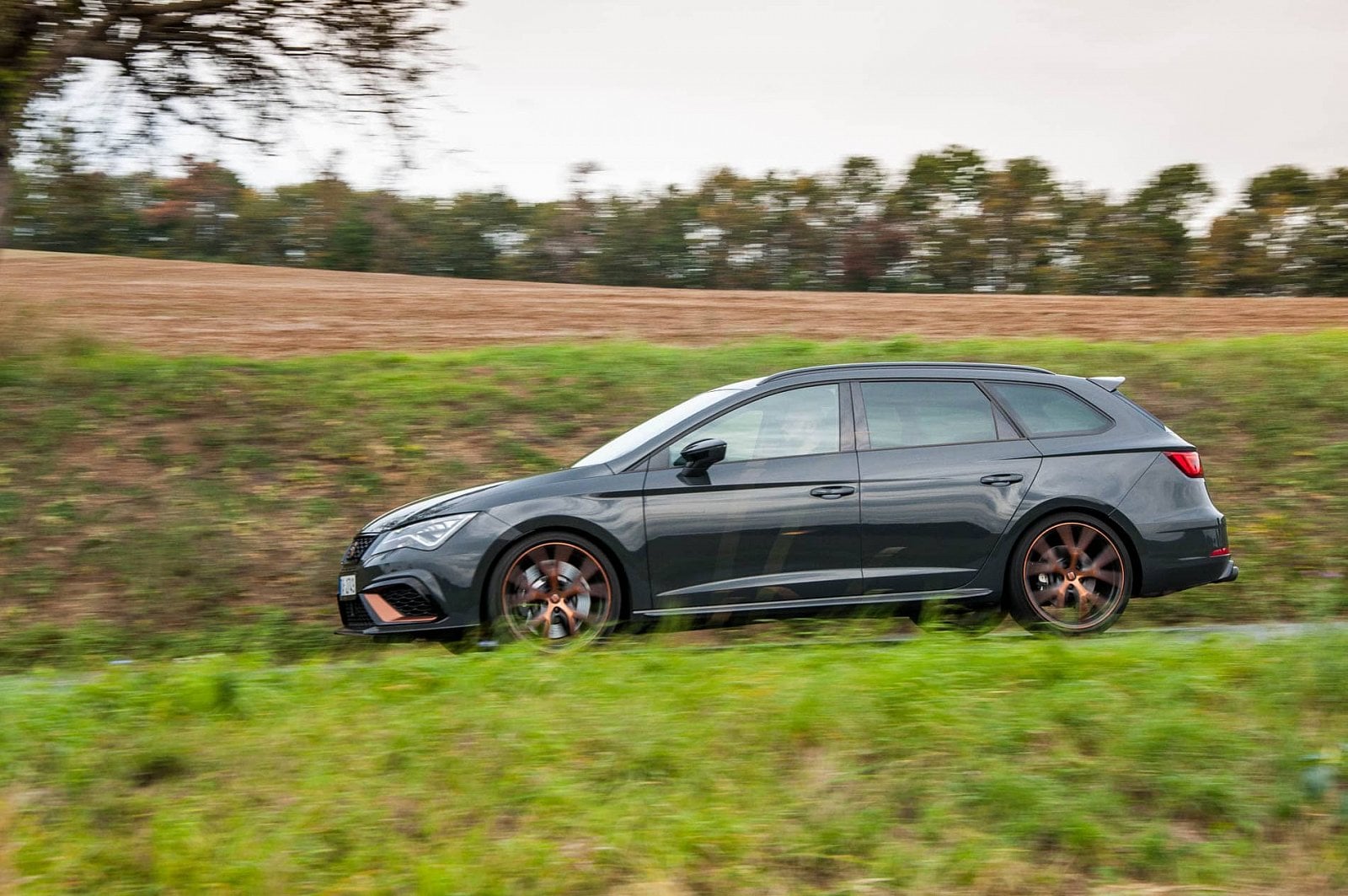 2019-11-seat-leon-cupra-r-st-38-of-39.jpg